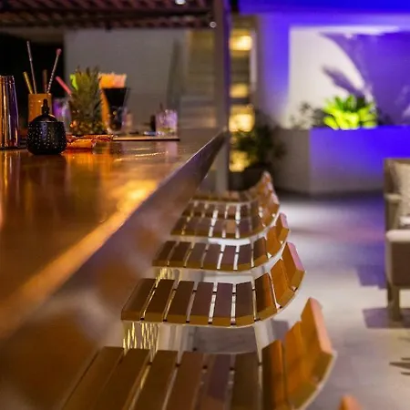 Sunset Boutique 4*